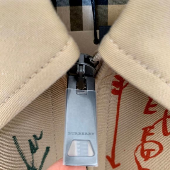 BURBERRY Postcard Print Tropical Gabardine Harrington Jacket - Picture 3 of 15